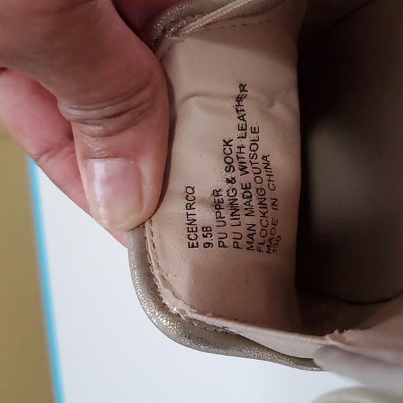 5/$25 - Steve Madden gold shoes- sz 9.5 - Picture 12 of 12